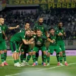 Miguel Pereira merayakan gol dalam laga Persebaya vs PSS Sleman di Stadion Gelora Bung Tomo