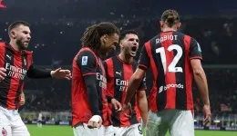 Pemain AC Milan merayakan kemenangan 3-2 atas Atalanta pada pertandingan Serie A di Stadion San Siro.