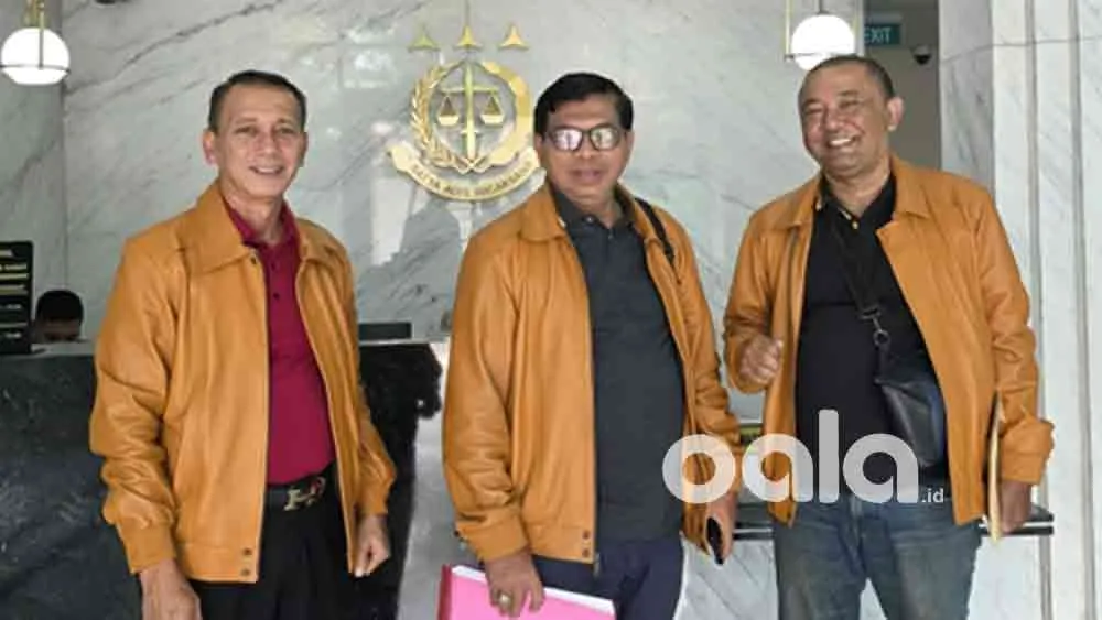 Tim kuasa hukum dari DPC Baladhika Karya Sidoarjo, Achmad Sodiq (Tengah) bersama Moch Takim dan Abdul Syakur. (Ist)