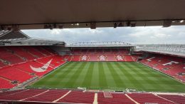 Stadion Anfield, kandang Liverpool, pada hari pertandingan.