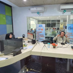 Suasana studio RRI Pro 1 Surabaya FM 99.2 saat dialog bersama Kapoksi Komisi VII DPR RI Bambang Haryo Soekartono. Foto: Gentur