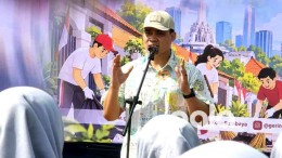 Anggota Komisi E DPRD Jatim Cahyo Harjo Prakoso berbicara melalui mikrofon dalam sebuah acara di Surabaya