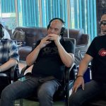Ahmad Dhani dan Andra Ramadhan pada konferensi pers konser When Legends Comeback to Surabaya