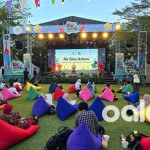Suasana gig outdoor di Surabaya