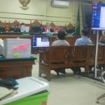 Suasana sidang Tipikor Surabaya perkara ESDM Jatim saat saksi sopir dan ajudan memberi keterangan di depan majelis hakim. Foto: Din