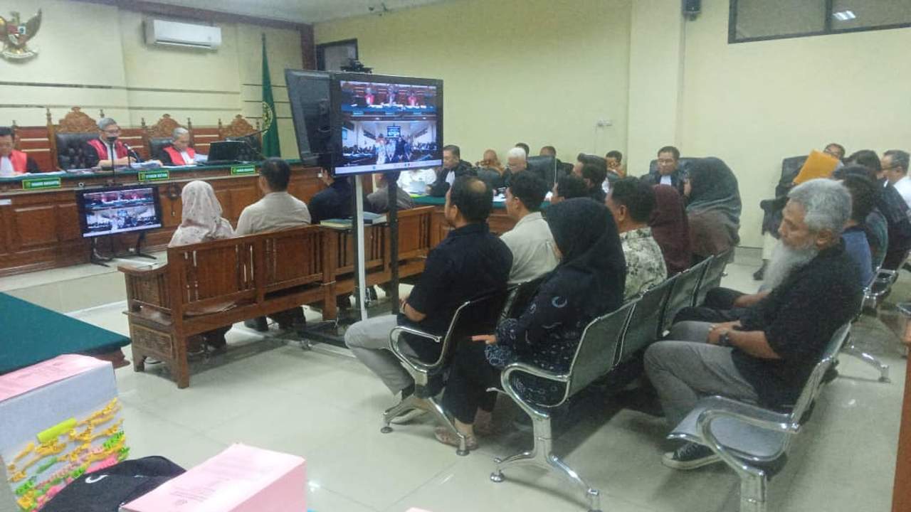 Suasana persidangan perkara dugaan pungli perizinan Dinas ESDM Jawa Timur di Pengadilan Tipikor Surabaya.