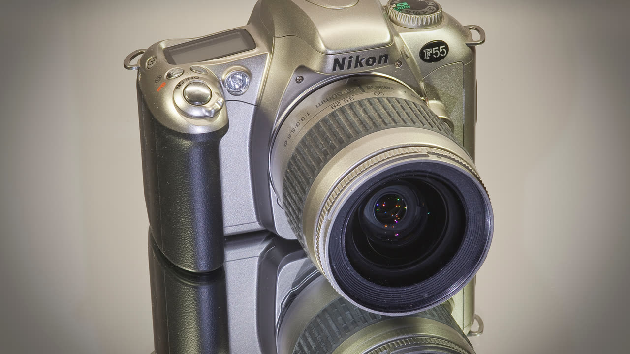 Kamera film 35mm Nikon F55.