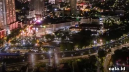 Suasana malam kawasan pusat kota Surabaya saat listrik padam, Senin 19 Oktober 2026