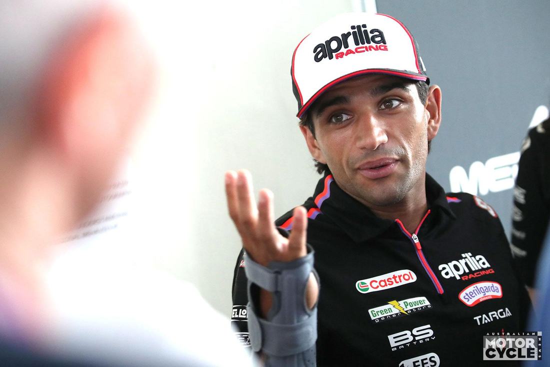 Jorge Martin dengan penyangga pergelangan tangan