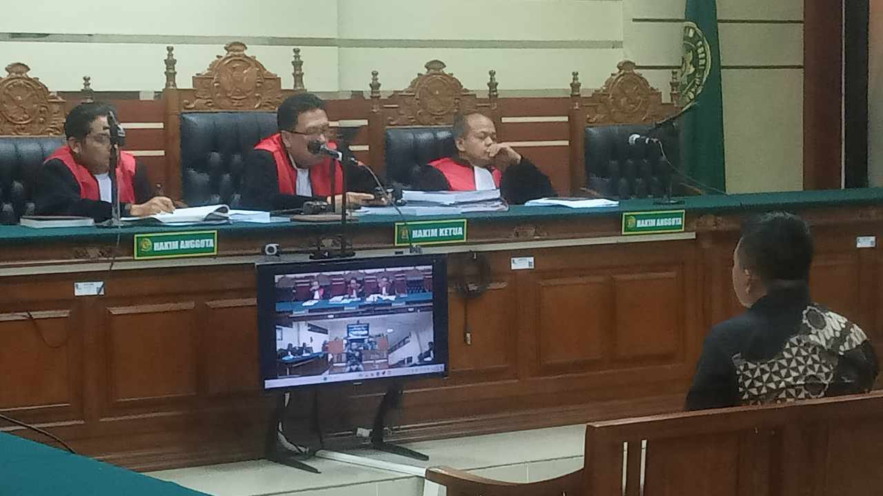 Suasana sidang tuntutan perkara tanah gogol Mulyodadi di Pengadilan Tipikor Surabaya.