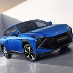 Mobil listrik Omoda O4 warna biru