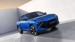 Mobil listrik Omoda O4 warna biru