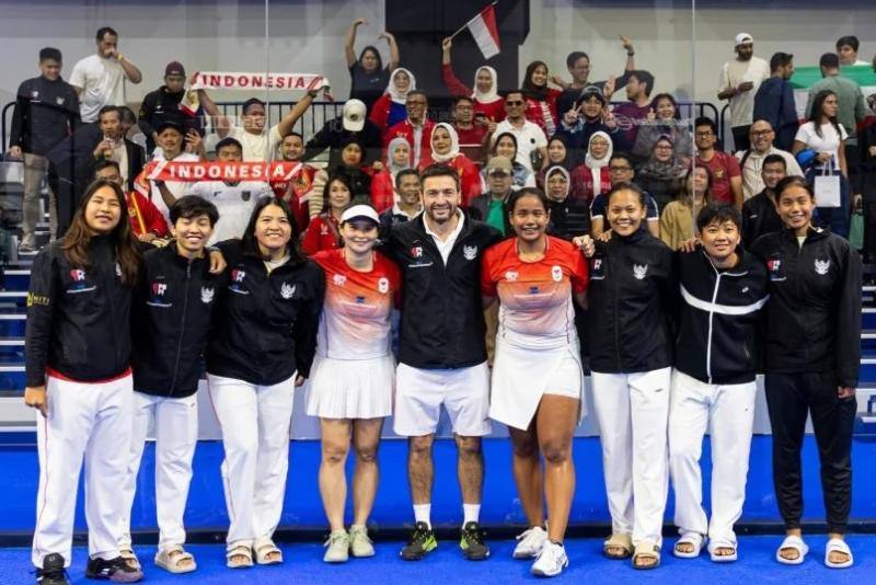 Kontingen padel Indonesia berpose bersama