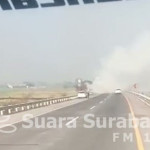 Tangkapan layar video dashcam kebakaran lahan Tol Mojokerto yang memperlihatkan asap putih tebal menutupi ruas tol arah Jombang di sekitar KM 708, Rabu pagi.