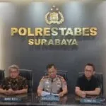 Kapolrestabes Surabaya Kombes Pol Luthfie Sulistiawan dalam konferensi pers penanganan kasus kekerasan anak di Rungkut