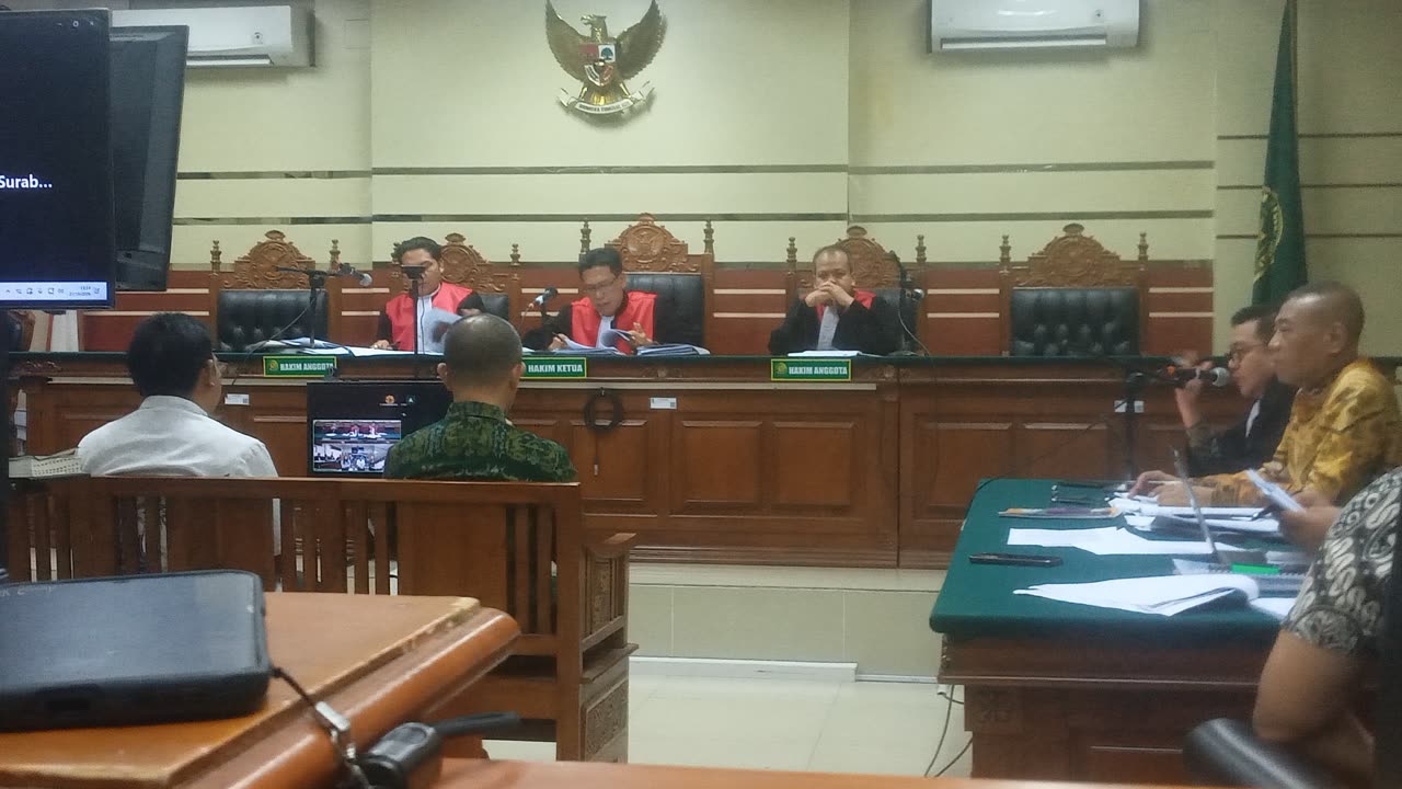 Sidang perkara Gatut Sunu Wibowo di Pengadilan Tipikor Surabaya dengan keterangan saksi dari lingkungan Pemkab Tulungagung.