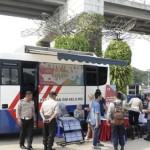 Antrean warga mengurus perpanjangan SIM di layanan SIM keliling Surabaya hari ini — Polrestabes Surabaya.