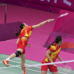 Pebulu tangkis ganda putri bertanding di Olimpiade London 2012.