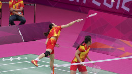 Pebulu tangkis ganda putri bertanding di Olimpiade London 2012.