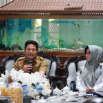 Bupati Sidoarjo Subandi saat audiensi bersama jajaran Forum CSR di Ruang Transit Pendopo Delta Wibawa, Senin 26 Oktober 2026.