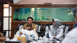 Bupati Sidoarjo Subandi saat audiensi bersama jajaran Forum CSR di Ruang Transit Pendopo Delta Wibawa, Senin 26 Oktober 2026.