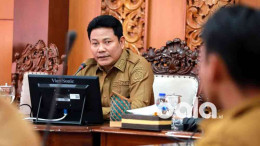 Bupati Sidoarjo H. Subandi memimpin audiensi bersama kepala desa se-Kecamatan Tulangan membahas banjir dan jalan rusak Tulangan serta sampah di Opsroom Setda Sidoarjo