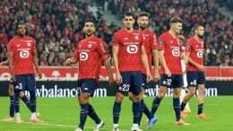 Para pemain Lille saat menghadapi Lens